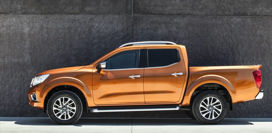 Two Nissan Navara profile packshot King Cab and Double Cab