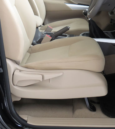 Nissan Navara zero-gravity seat packshot