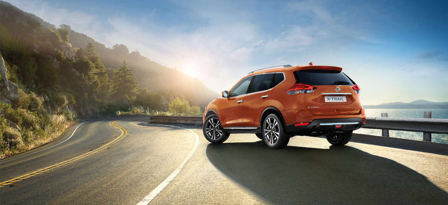 X-Trail driving shot on snow - end